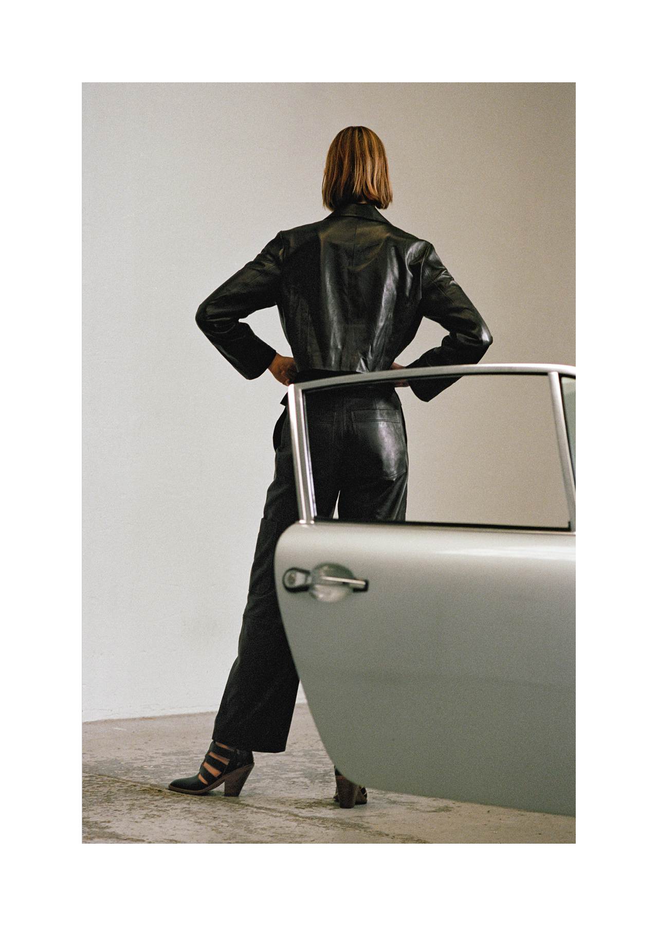 STIVALE CUT-OUT JANE BASSO IN PELLE NERO STIVALE CUT-OUT JANE BASSO IN PELLE NERO