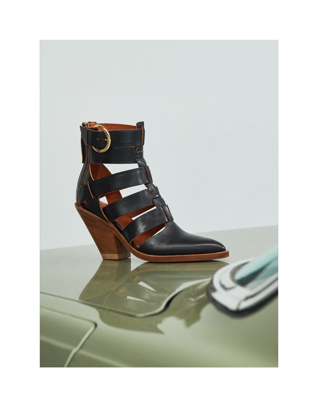 STIVALE CUT-OUT JANE BASSO IN PELLE NERO STIVALE CUT-OUT JANE BASSO IN PELLE NERO