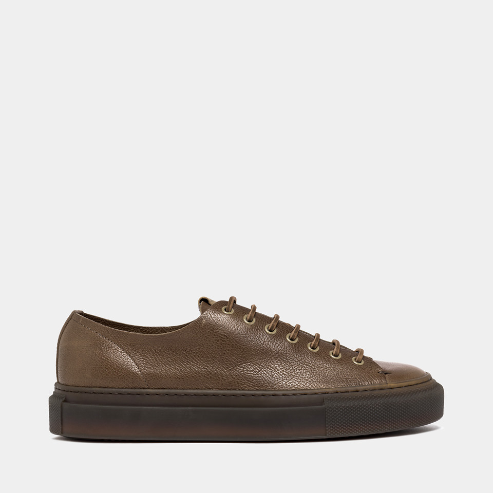 BUTTERO: BASKET TANINO EN CUIR MARTELÉ ROCHE
