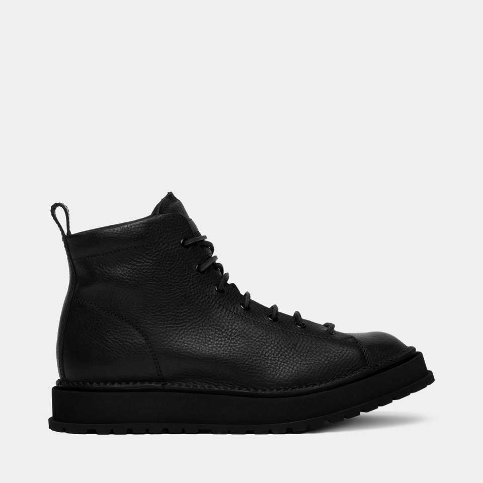 BUTTERO: AEDI BOOTS IN BLACK HAMMERED LEATHER