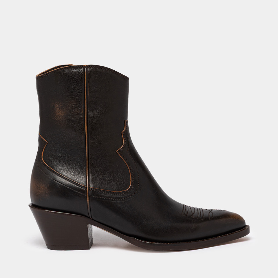 BUTTERO: ANNIE ANKLE BOOTS IN AGED NATURAL LEATHER COLOR WALNUT