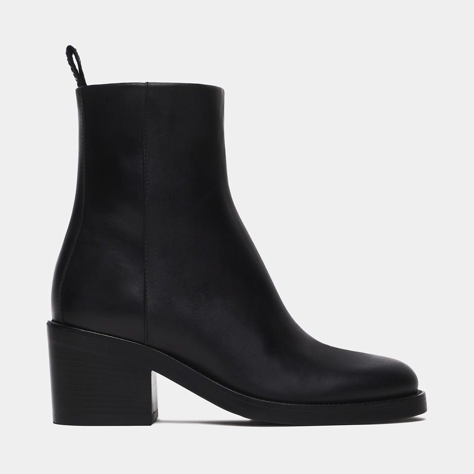 BUTTERO: FURIA ANKLE BOOTS IN BLACK WAXED LEATHER