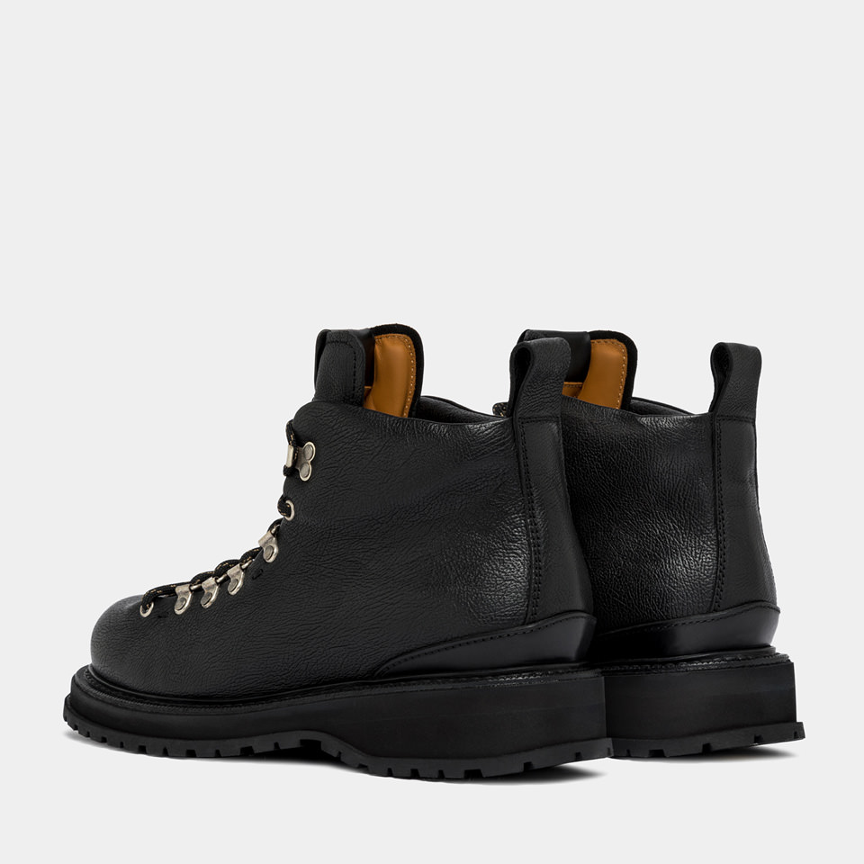 BUTTERO: ALPI ANKLE BOOTS IN BLACK HAMMERED LEATHER