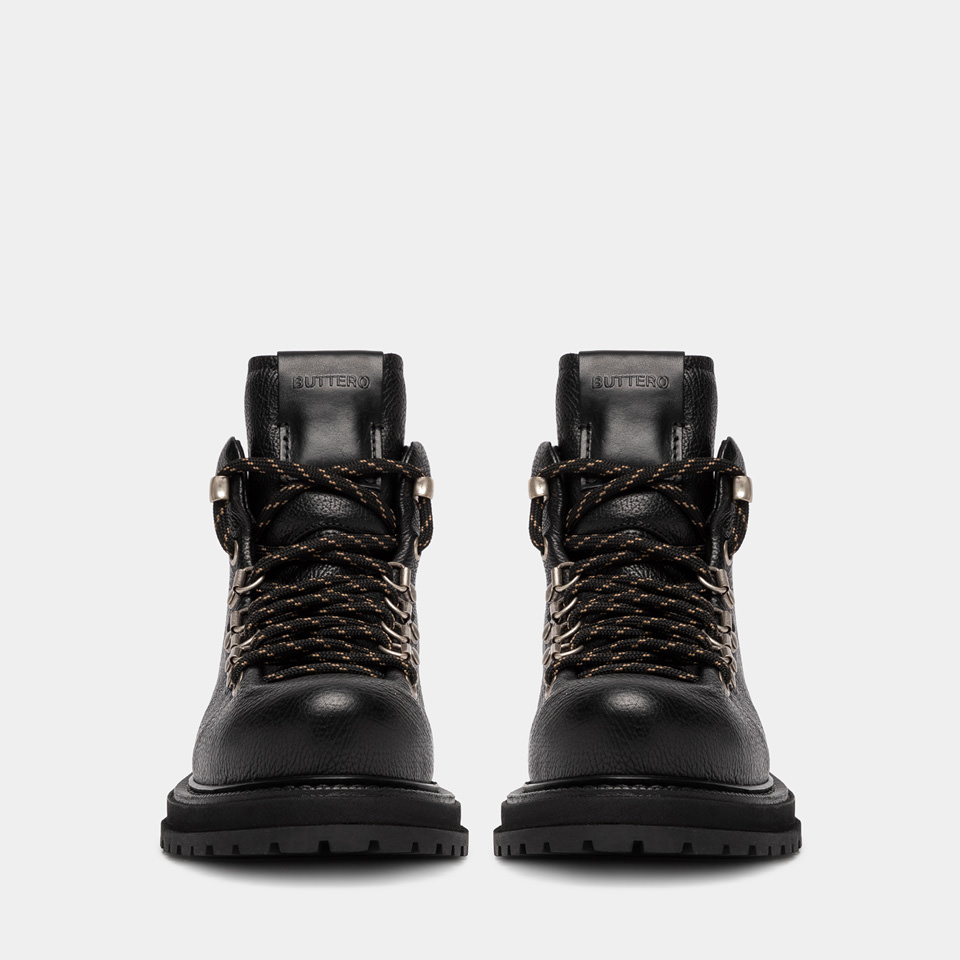 BUTTERO: ALPI PEDULA-STYLE ANKLE BOOTS IN BLACK HAMMERED LEATHER