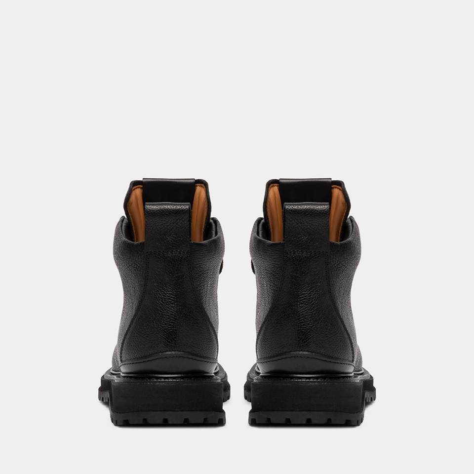 BUTTERO: ALPI PEDULA-STYLE ANKLE BOOTS IN BLACK HAMMERED LEATHER