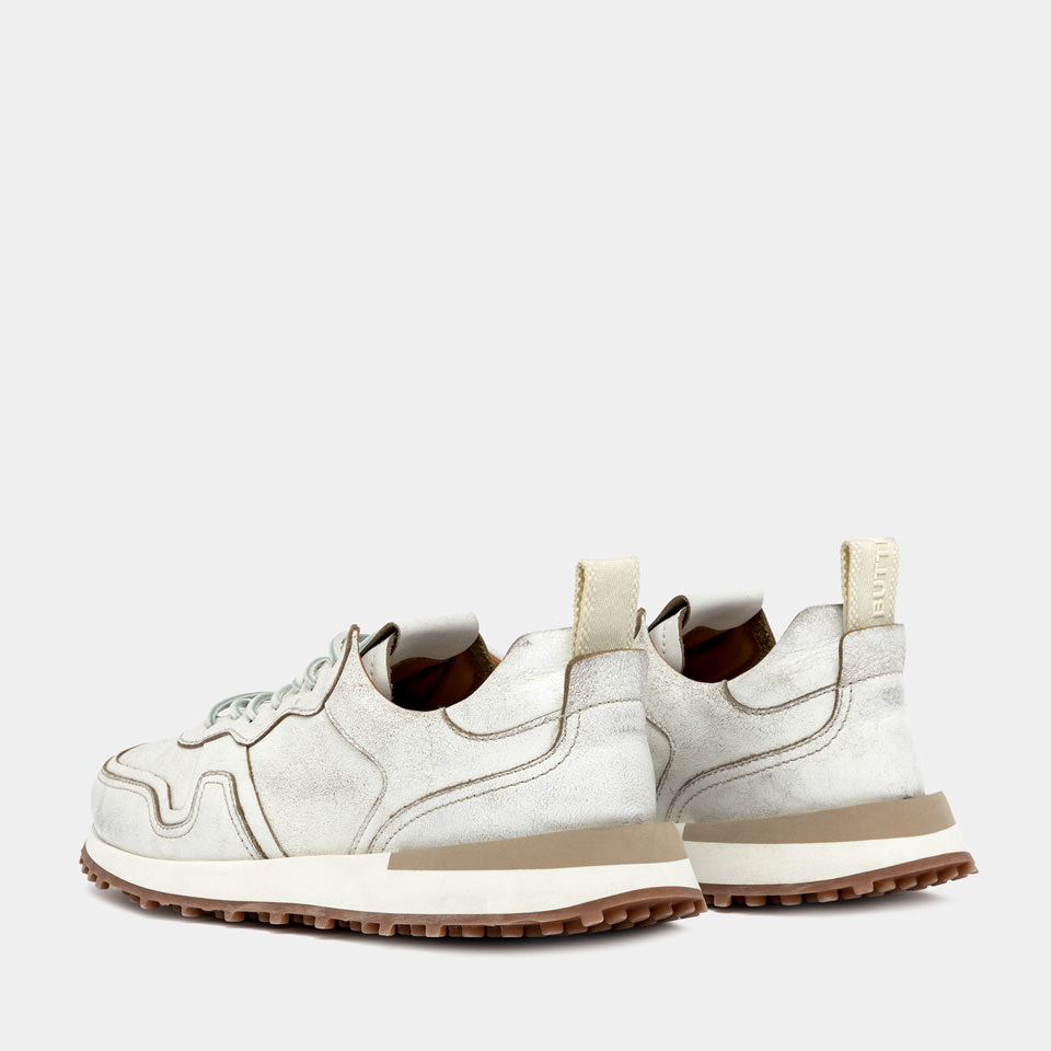 BUTTERO: SNEAKERS FUTURA IN PELLE USED BIANCO