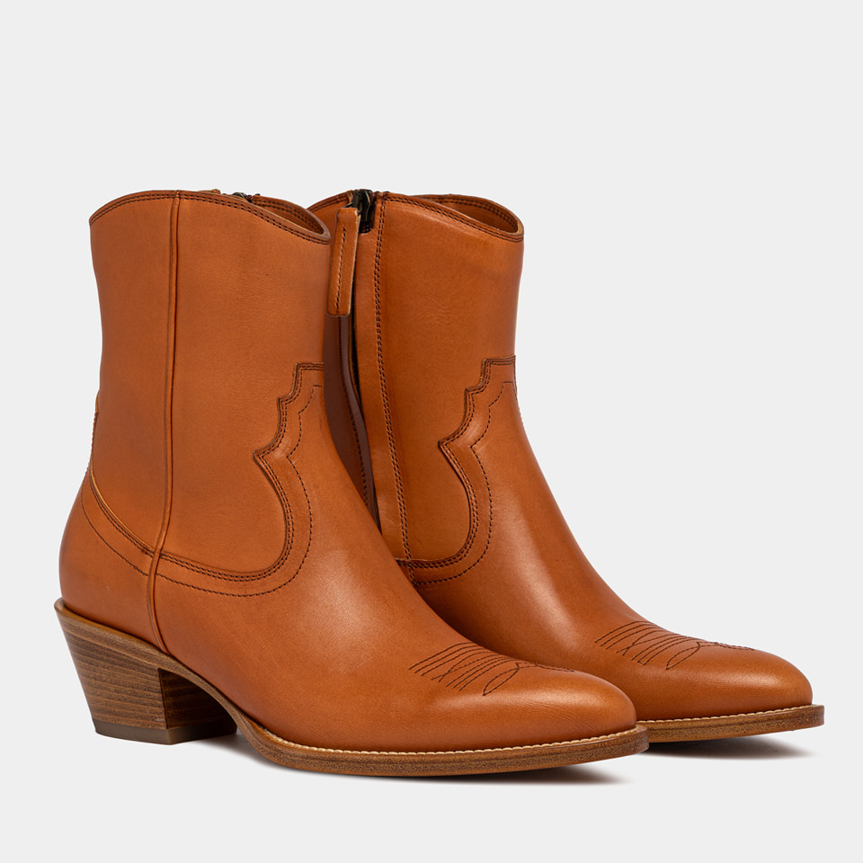 BUTTERO: ANNIE ANKLE BOOTS IN NATURAL HONEY COLOR LEATHER