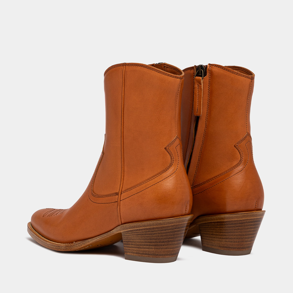 BUTTERO: ANNIE ANKLE BOOTS IN NATURAL HONEY COLOR LEATHER