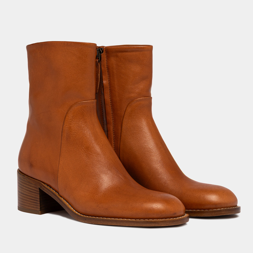 BUTTERO: BOLGHERI ANKLE BOOTS IN HONEY COLOR LEATHER