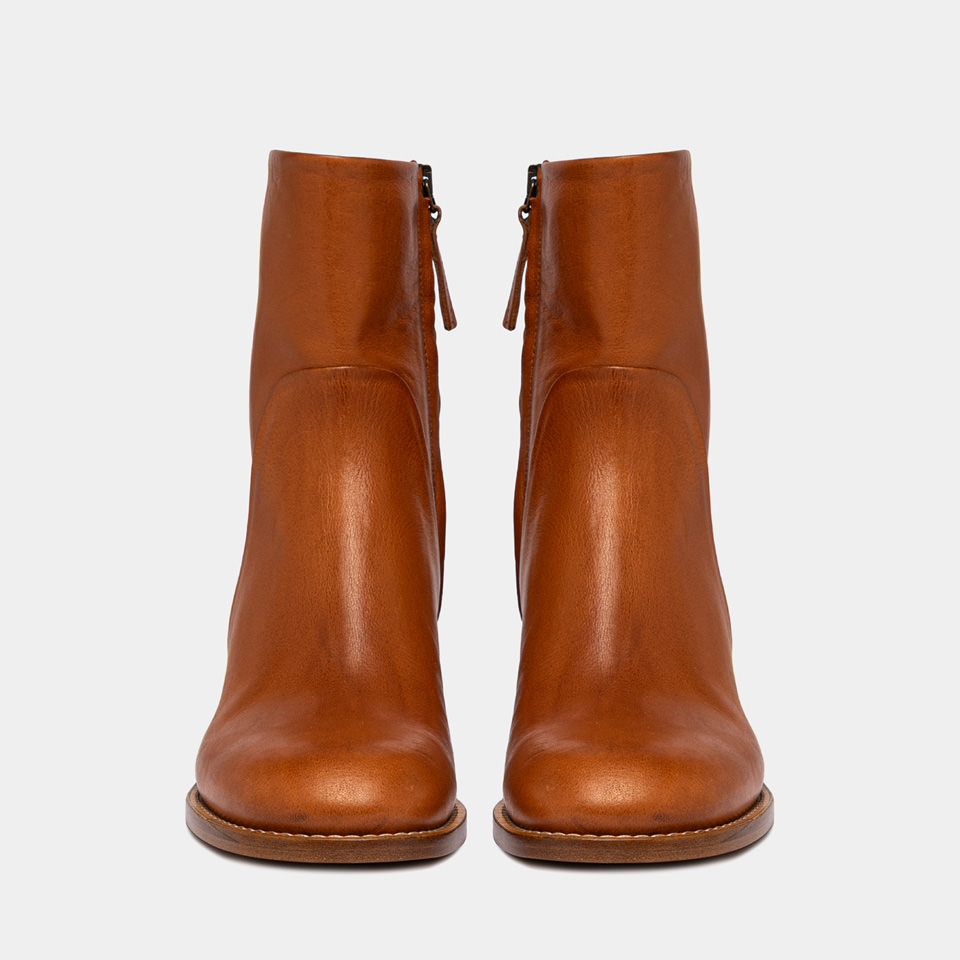 BUTTERO: BOLGHERI ANKLE BOOTS IN HONEY COLOR LEATHER