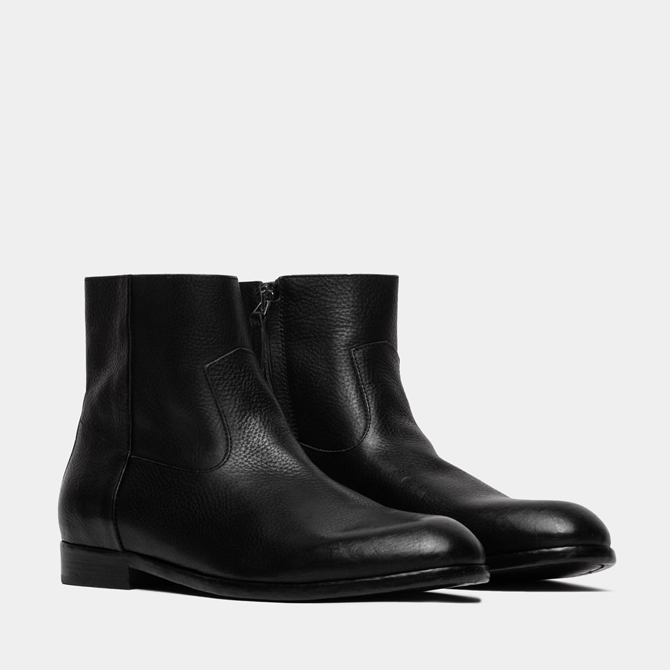 BUTTERO: FLOYD ANKLE BOOTS IN BLACK HAMMERED LEATHER